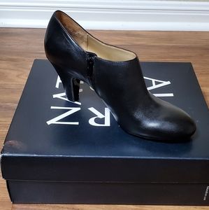 Naturalizer black leather heel booties